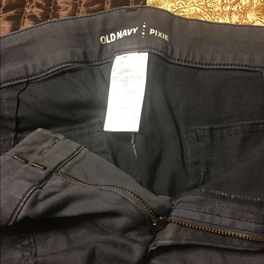 Old navy pixie jeans - Picture 2 of 3